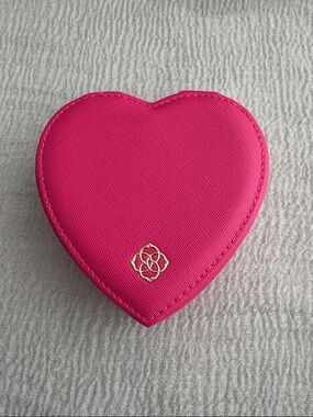 Kendra Scott Hot Pink Heart Jewelry Case with Gold Zip Pull